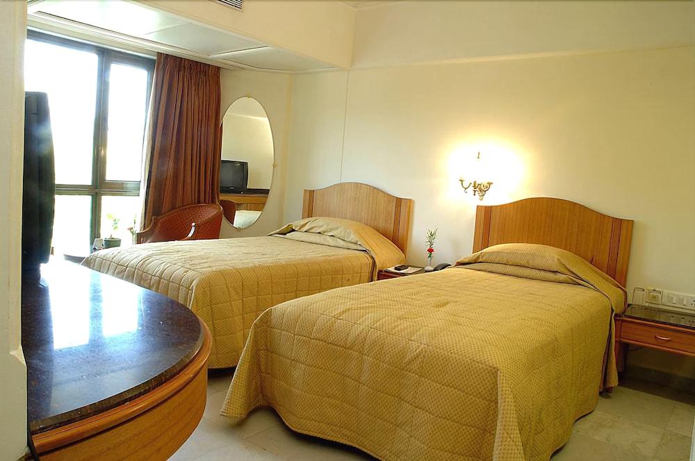 Ramee Guesline Hotel, Dadar Mumbai Exterior photo