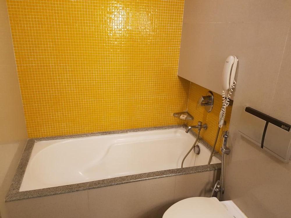 Ramee Guesline Hotel, Dadar Mumbai Exterior photo